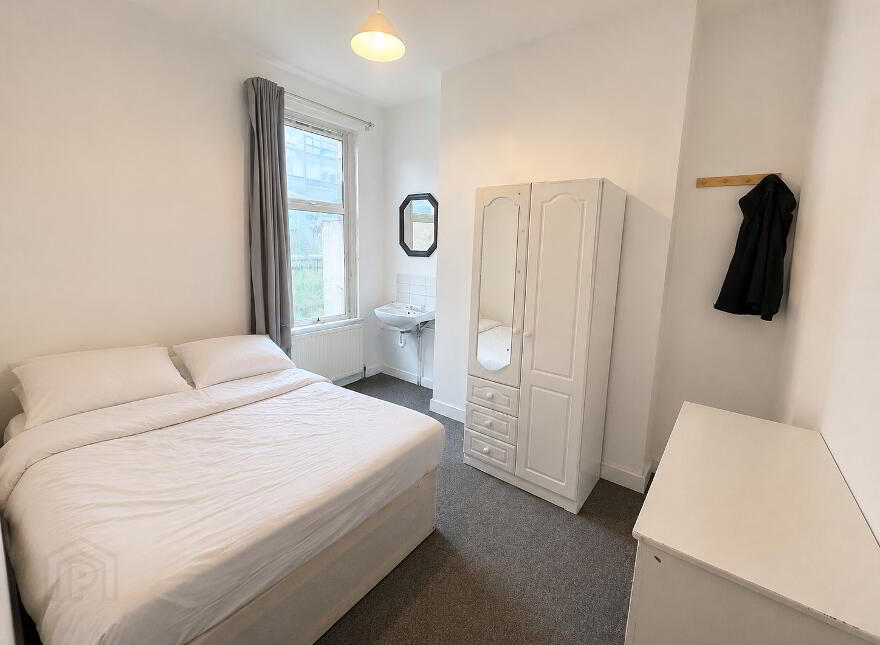 (HMO Registered), 61 Dunluce Avenue, Lisburn Road, Belfast South, Belfast, BT9 7AW