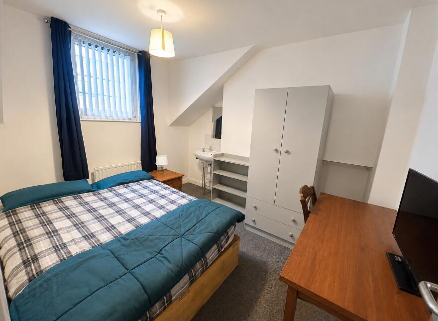 (HMO Registered), 61 Dunluce Avenue, Lisburn Road, Belfast South, Belfast, BT9 7AW
