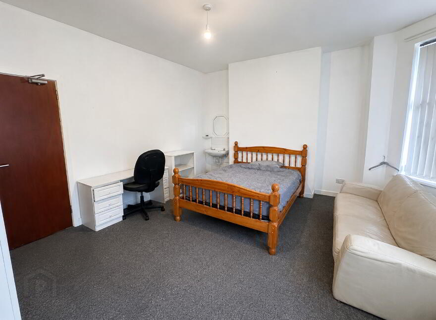 (HMO Registered), 61 Dunluce Avenue, Lisburn Road, Belfast South, Belfast, BT9 7AW