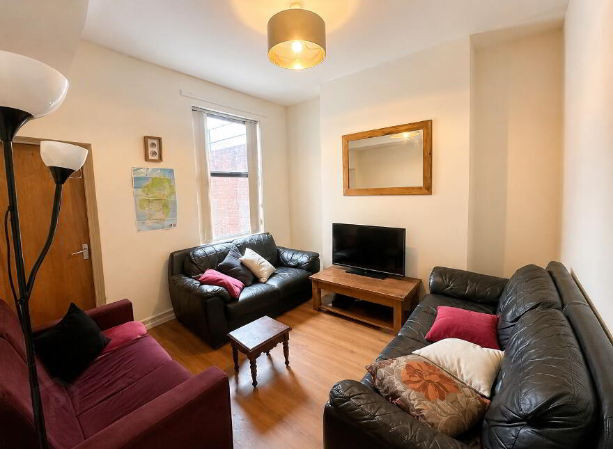 (HMO Registered), 61 Dunluce Avenue, Lisburn Road, Belfast South, Belfast, BT9 7AW