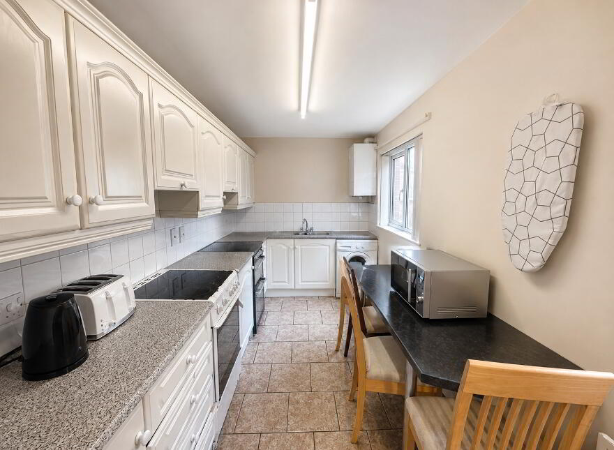 (HMO Registered), 61 Dunluce Avenue, Lisburn Road, Belfast South, Belfast, BT9 7AW
