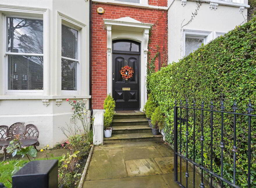 86 Church Road, Holywood, BT18 9BX