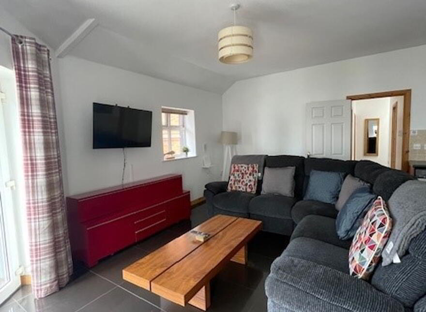 9 Month Student Let, 58A Main Street, Portrush, BT56 8BL