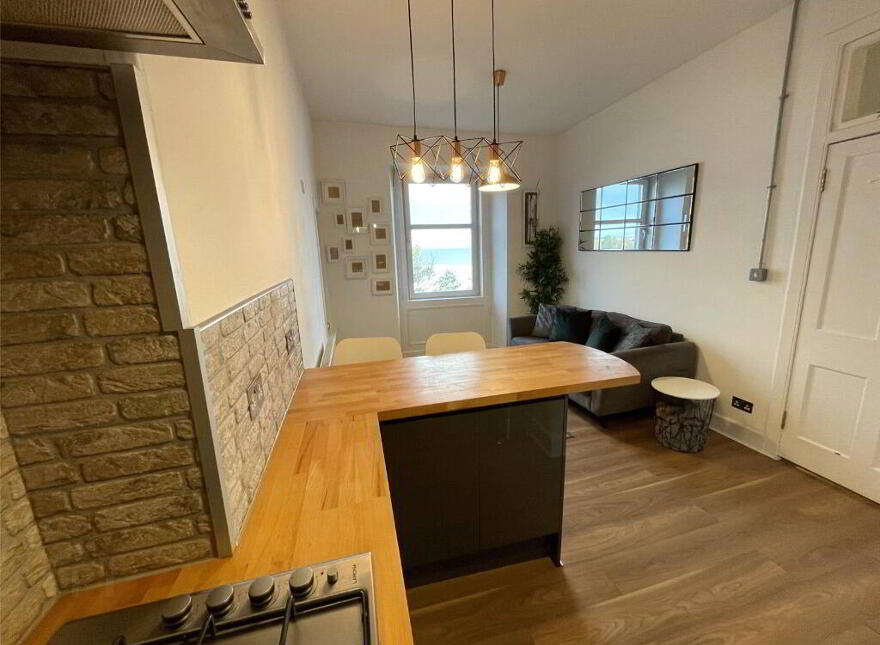 8 King's Road, Edinburgh, EH15 1EA