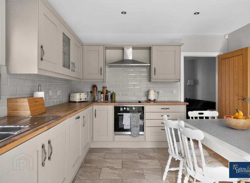 8 Chancellors Court, Dromore, BT25 1TU