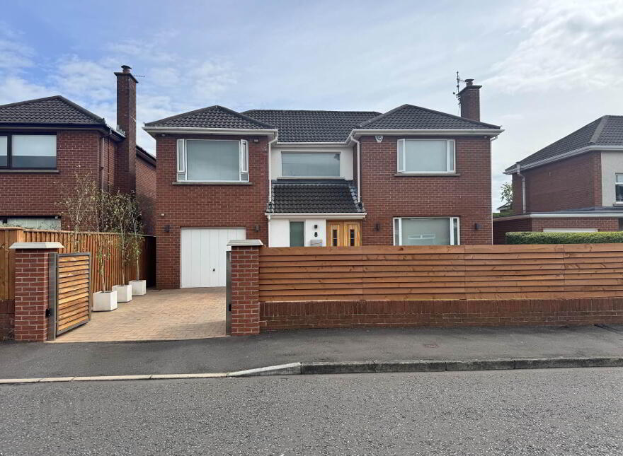8 Alexander Gardens, Carrickfergus, BT38 7LT