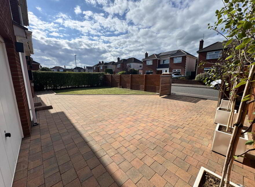 8 Alexander Gardens, Carrickfergus, BT38 7LT