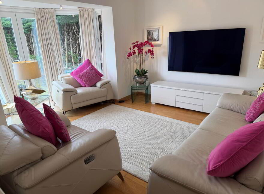 8 Alexander Gardens, Carrickfergus, BT38 7LT