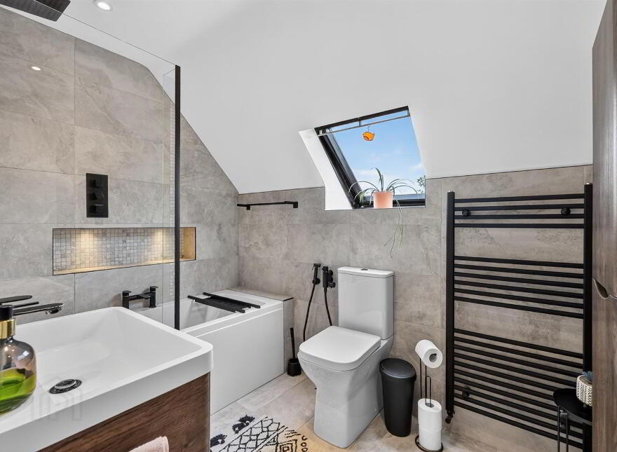 13 Lakeside Drive, Belfast, BT10 0NU