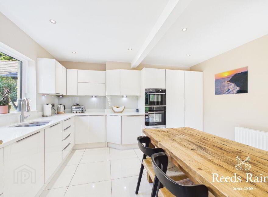 27 Moira Road, Hillsborough, BT26 6DU