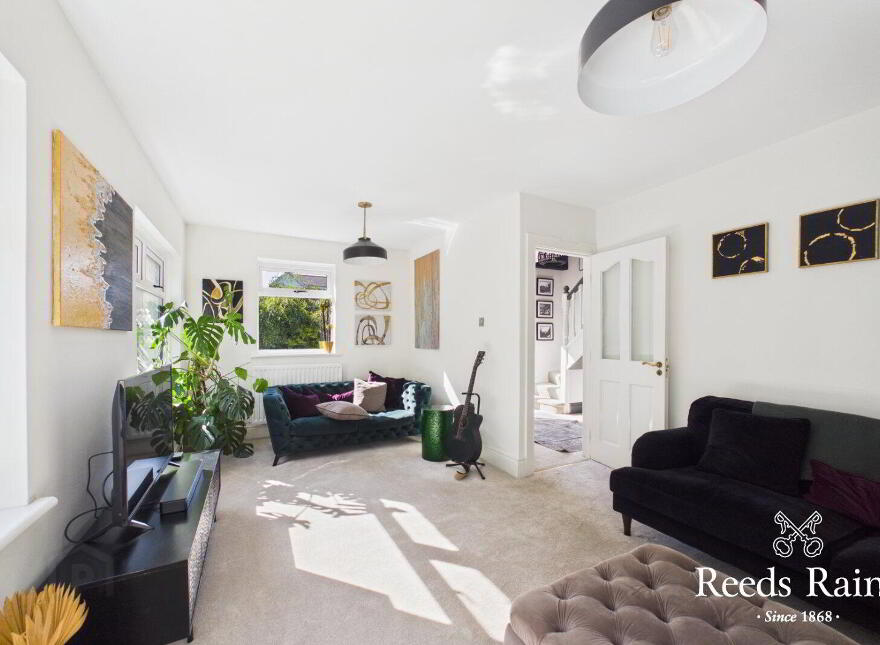 27 Moira Road, Hillsborough, BT26 6DU