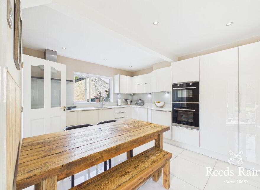 27 Moira Road, Hillsborough, BT26 6DU