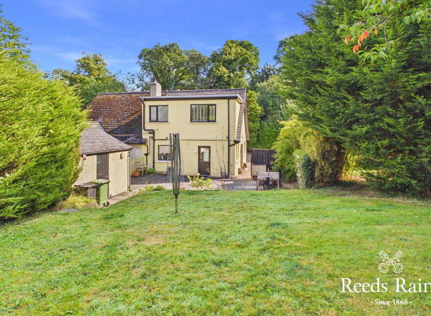 27 Moira Road, Hillsborough, BT26 6DU
