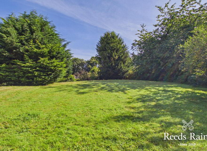 27 Moira Road, Hillsborough, BT26 6DU