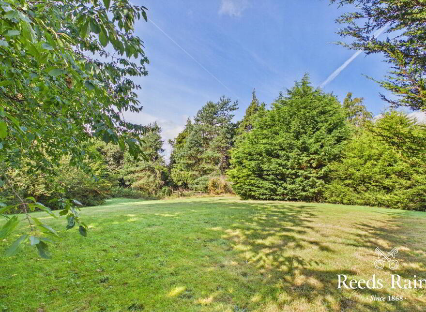 27 Moira Road, Hillsborough, BT26 6DU