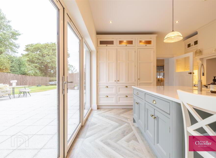 Ballydoolan House, 19b Upper Mealough Road, Belfast, BT8 8LR