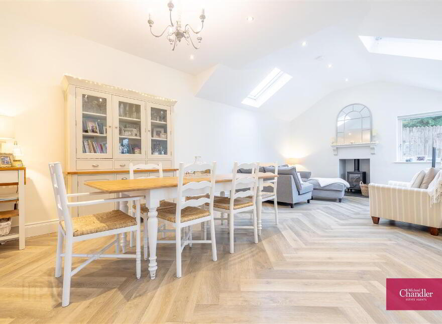 Ballydoolan House, 19b Upper Mealough Road, Belfast, BT8 8LR