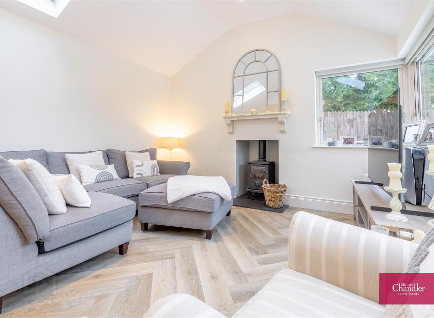 Ballydoolan House, 19b Upper Mealough Road, Belfast, BT8 8LR