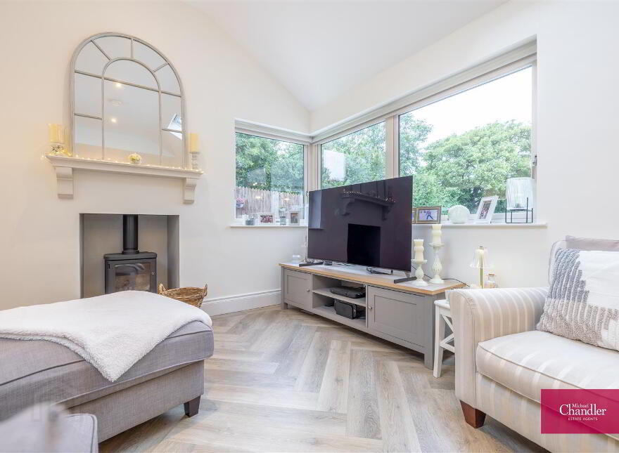 Ballydoolan House, 19b Upper Mealough Road, Belfast, BT8 8LR