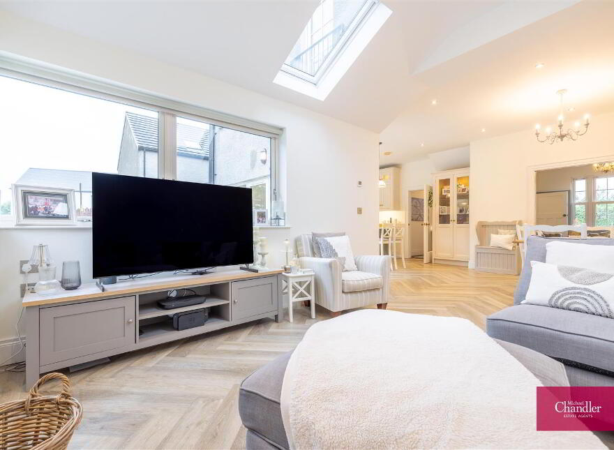 Ballydoolan House, 19b Upper Mealough Road, Belfast, BT8 8LR