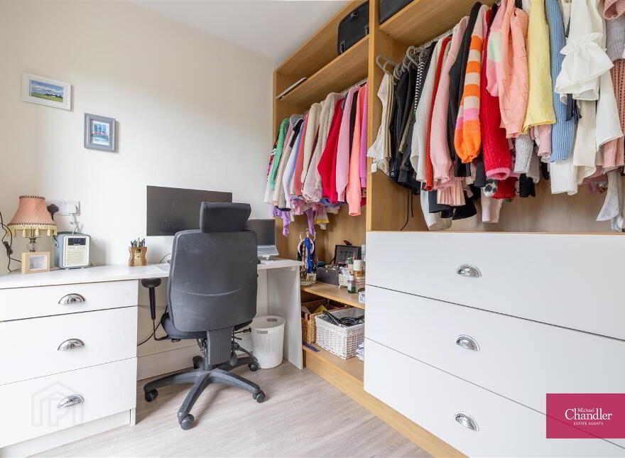 Ballydoolan House, 19b Upper Mealough Road, Belfast, BT8 8LR
