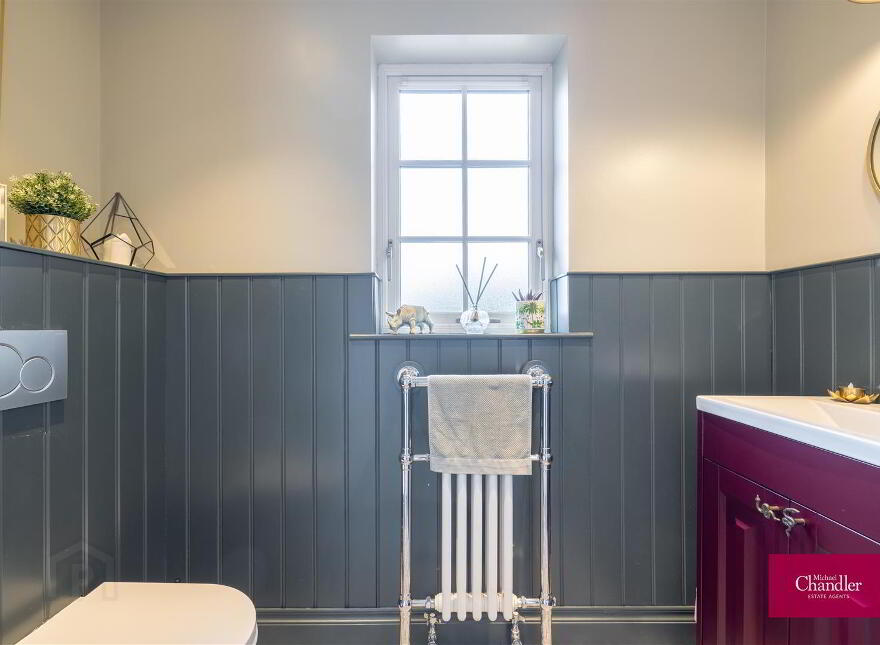 Ballydoolan House, 19b Upper Mealough Road, Belfast, BT8 8LR