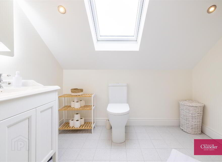 Ballydoolan House, 19b Upper Mealough Road, Belfast, BT8 8LR