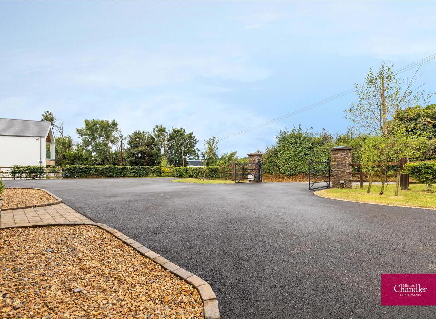 Ballydoolan House, 19b Upper Mealough Road, Belfast, BT8 8LR