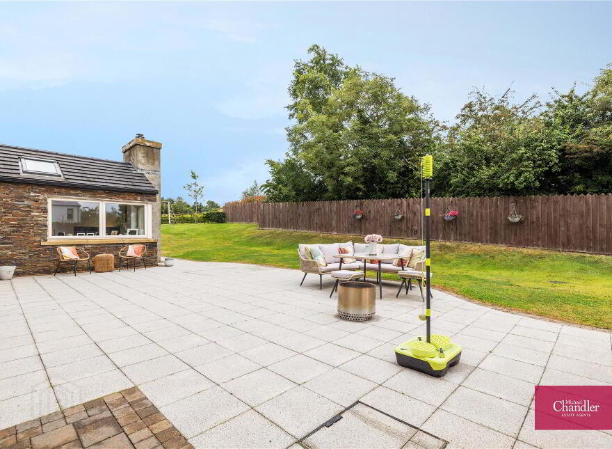 Ballydoolan House, 19b Upper Mealough Road, Belfast, BT8 8LR
