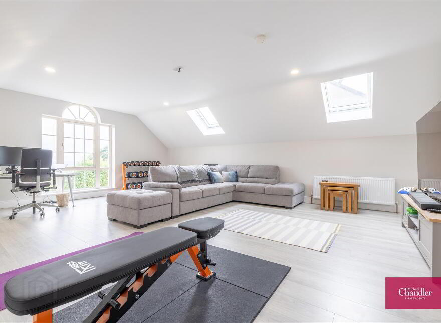 Ballydoolan House, 19b Upper Mealough Road, Belfast, BT8 8LR