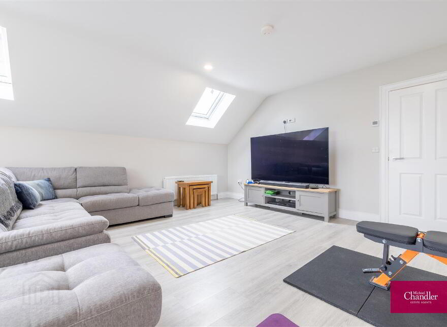 Ballydoolan House, 19b Upper Mealough Road, Belfast, BT8 8LR