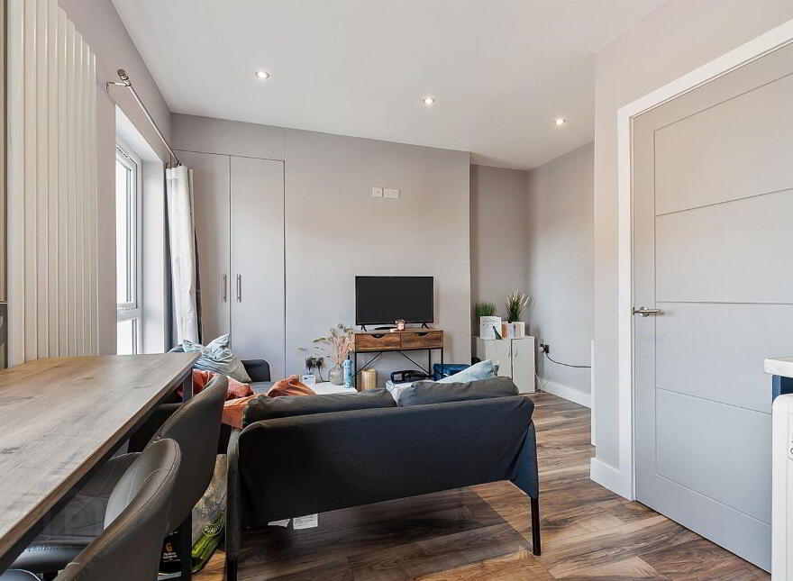 Apartment 3 153 Albertbridge Road, Belfast, BT5 4PS