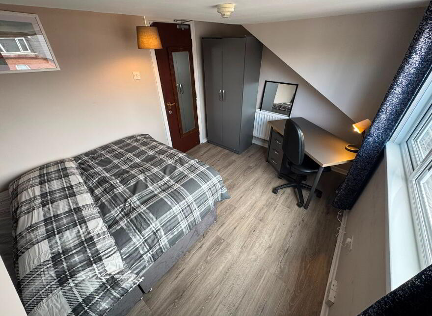 Dunluce Ave, Belfast, BT9 7AZ