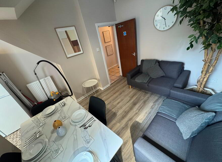 Dunluce Ave, Belfast, BT9 7AZ
