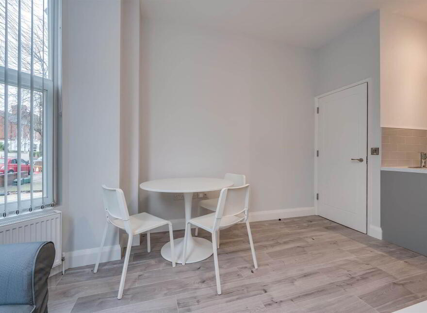 Apt 2, 41 Wellington Park, Belfast, BT9 6DN