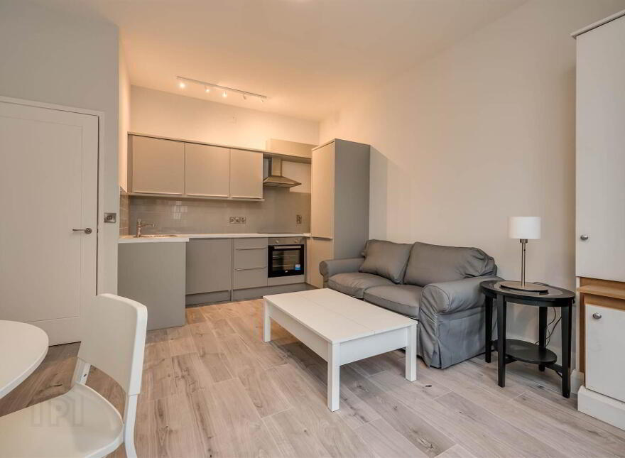 Apt 2, 41 Wellington Park, Belfast, BT9 6DN