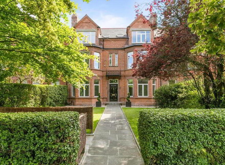 6, 41 Adelaide Park, Belfast, BT9 6FY