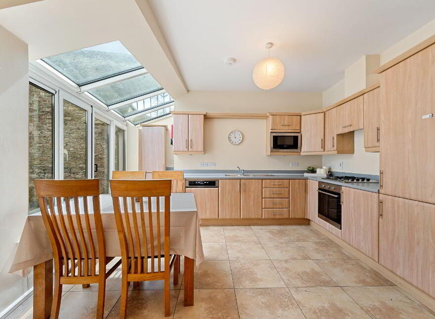 5 The Shambles, Allen Square, Bandon, P72FE06