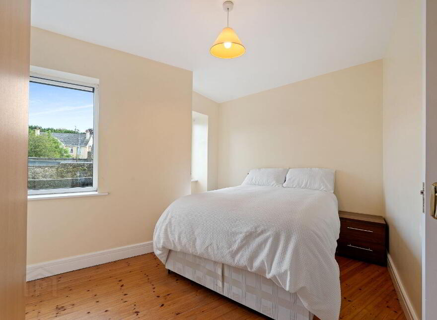 5 The Shambles, Allen Square, Bandon, P72FE06