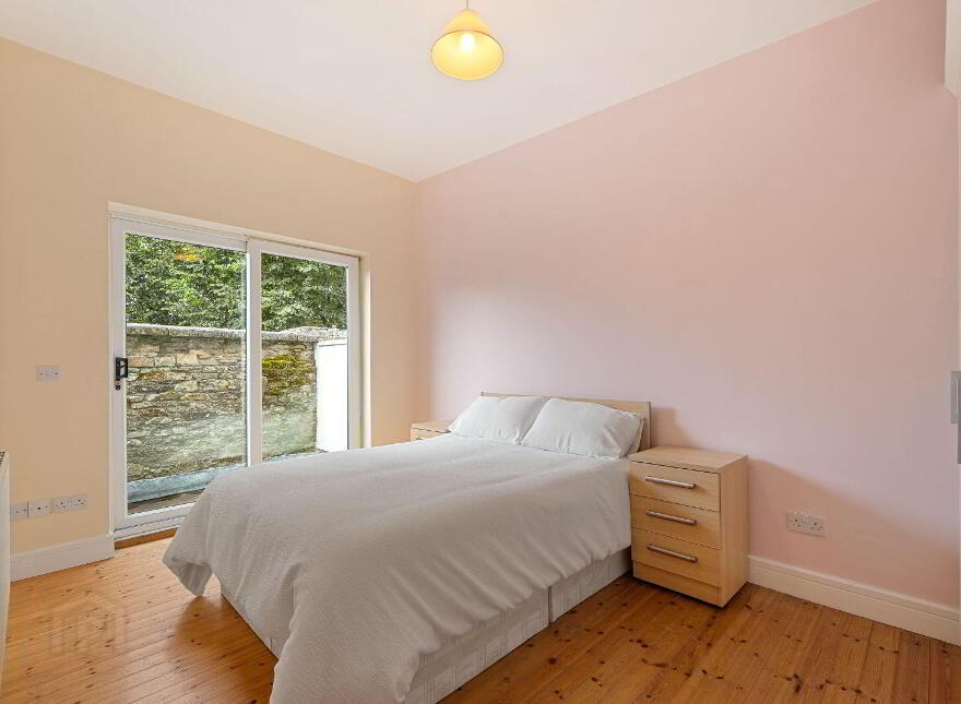 5 The Shambles, Allen Square, Bandon, P72FE06