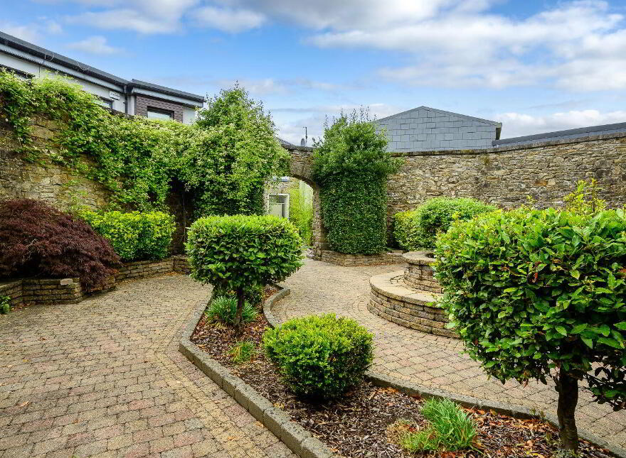 5 The Shambles, Allen Square, Bandon, P72FE06