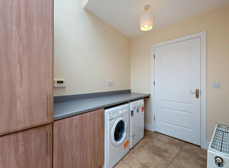 5 The Shambles, Allen Square, Bandon, P72FE06