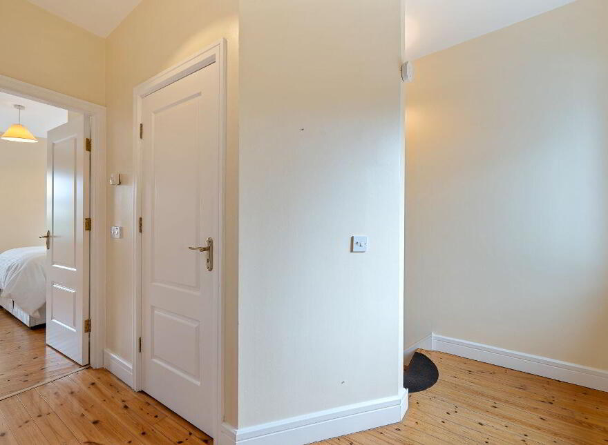 5 The Shambles, Allen Square, Bandon, P72FE06