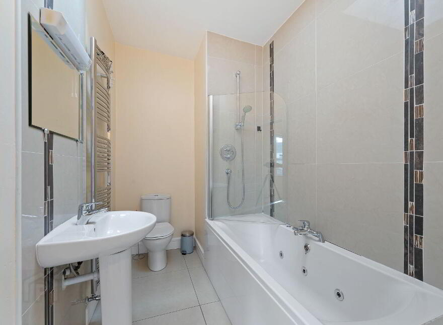 5 The Shambles, Allen Square, Bandon, P72FE06