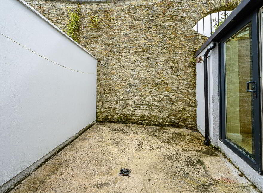 5 The Shambles, Allen Square, Bandon, P72FE06