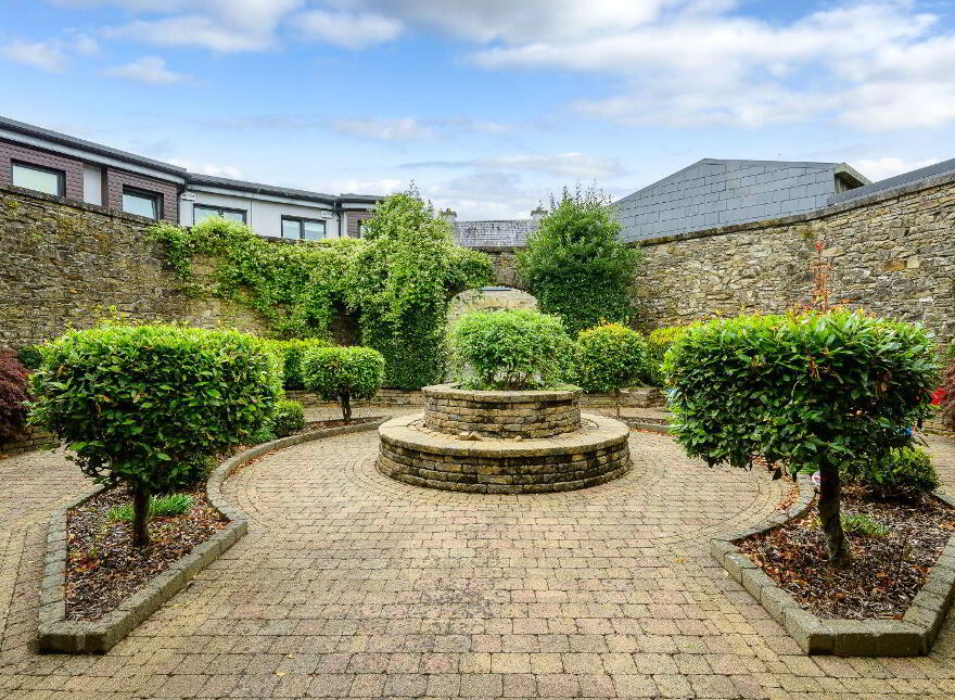 5 The Shambles, Allen Square, Bandon, P72FE06