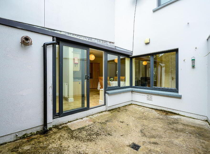5 The Shambles, Allen Square, Bandon, P72FE06