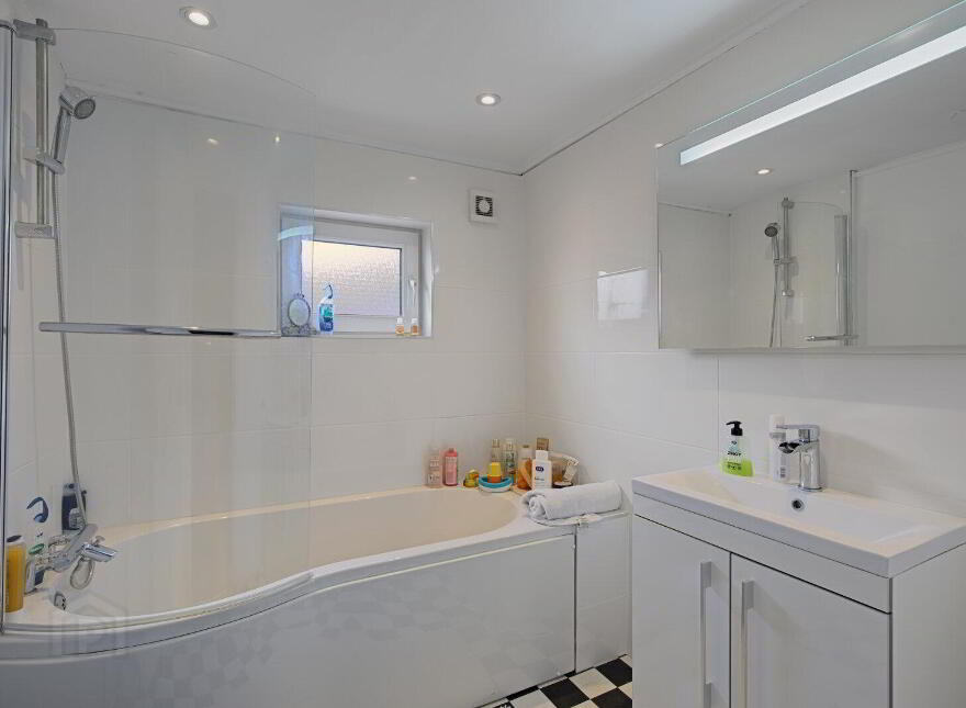 9 Wellington Park, Belfast, BT9 6DJ