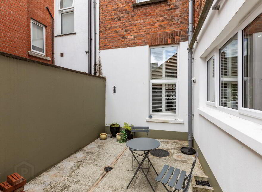 9 Wellington Park, Belfast, BT9 6DJ