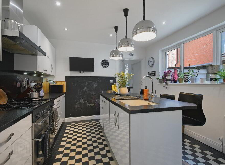 9 Wellington Park, Belfast, BT9 6DJ